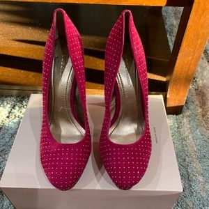 BCBGeneration fuschia studded heel